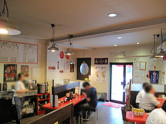 店内:カウンター席@成金ラーメン・博多駅前