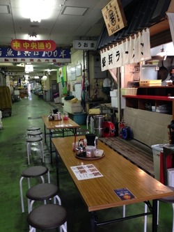 6魚市場の中@元祖まるしば屋・柳橋本店