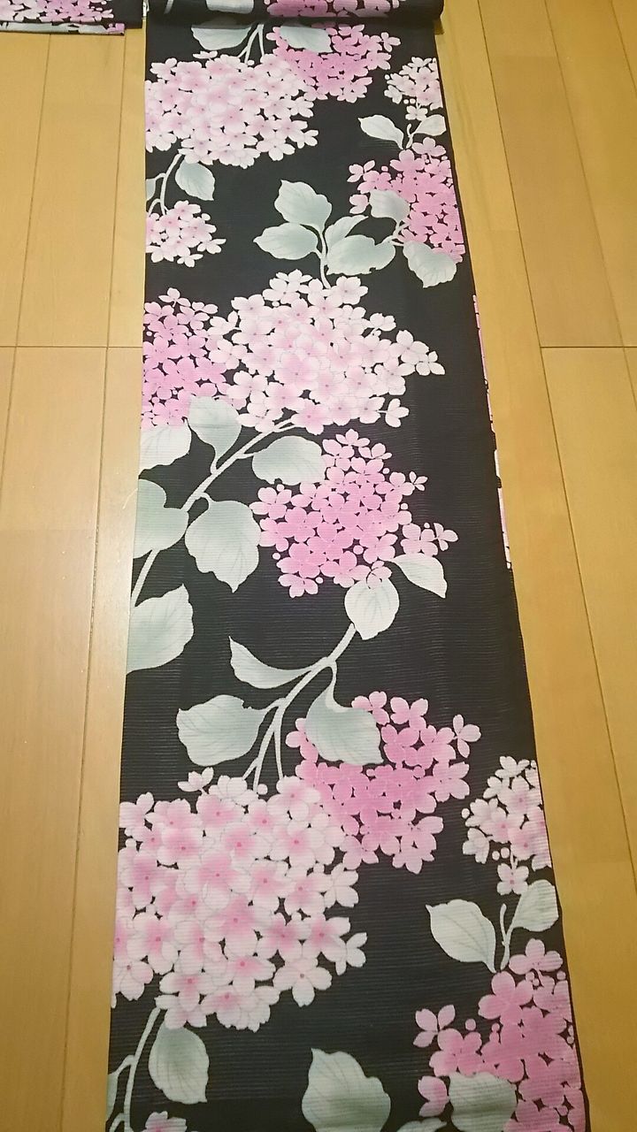 花古今 綿絽浴衣～紫陽花～ : ぶどうの木の小りす