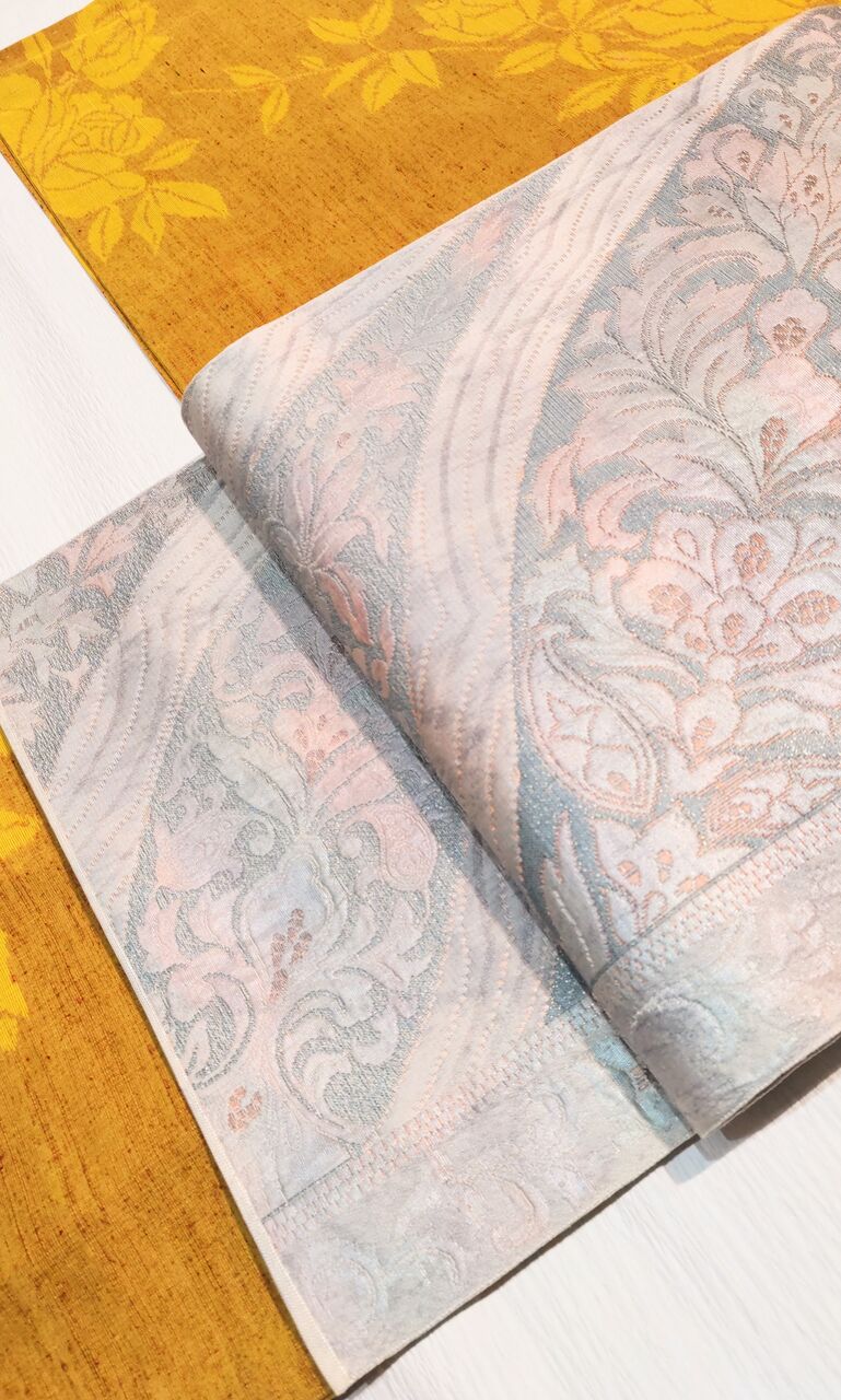 単衣の紬 黄薔薇柄〜幻想的な色柄の名古屋帯〜 : ぶどうの木の小りす 単衣の紬 黄薔薇柄〜幻想的な色柄の名古屋帯〜 : ぶどうの木の小りす