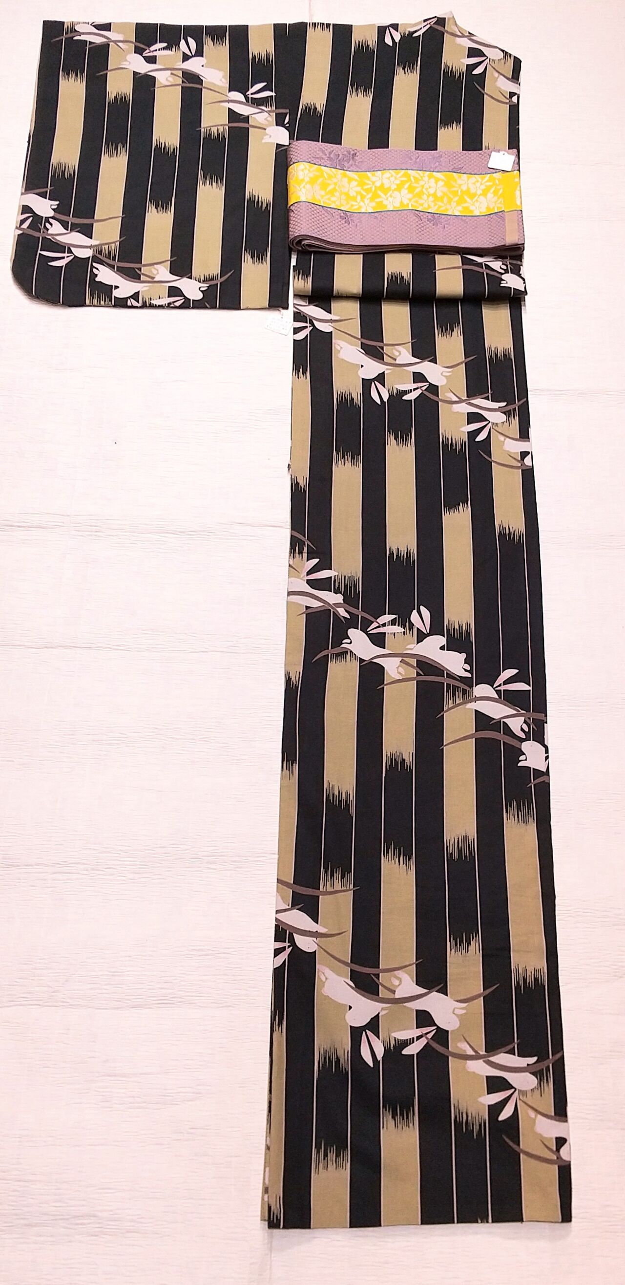 撫松庵 小粋なうさぎの浴衣と献上柄の半幅帯 くすみトーン