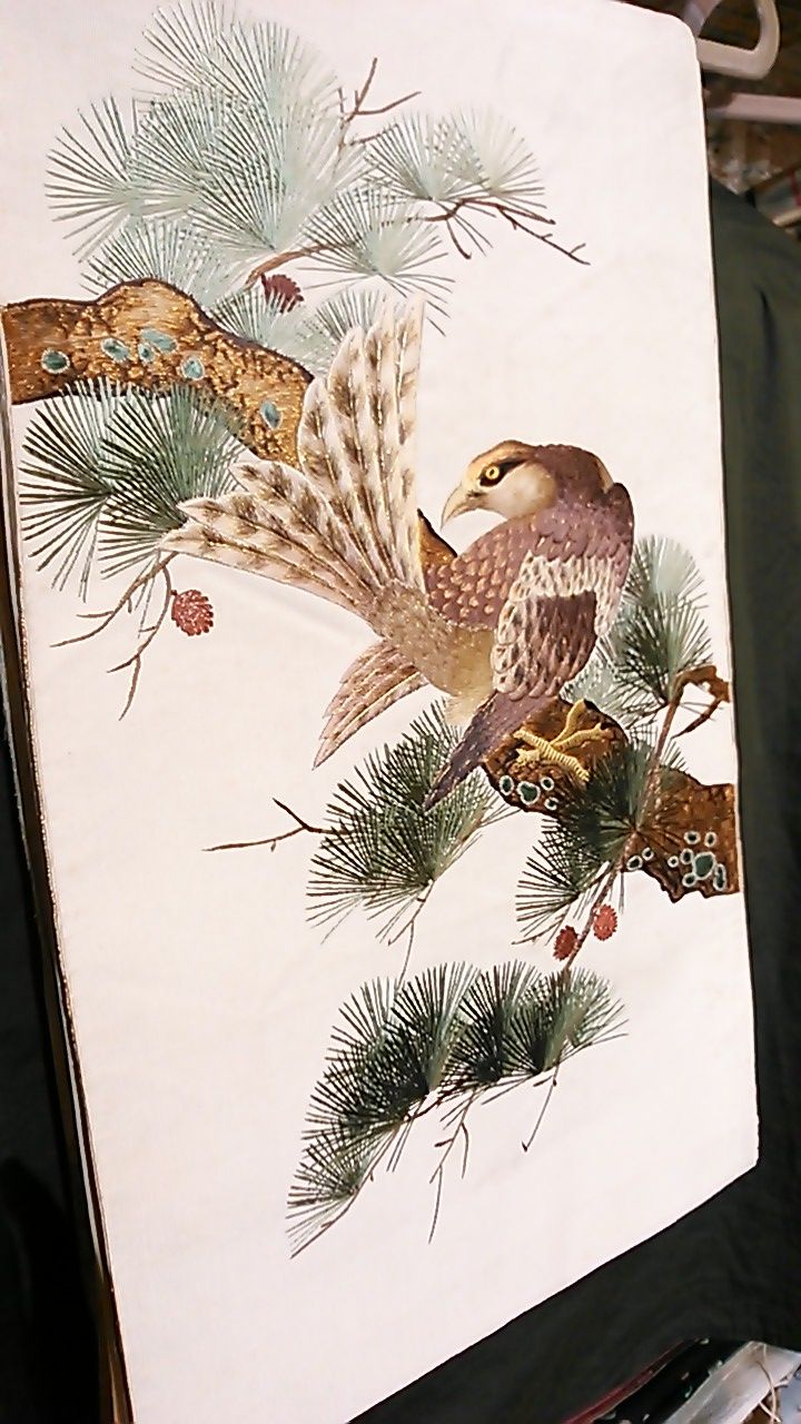 つづれの帯～鷹の刺繍～ : ぶどうの木の小りす