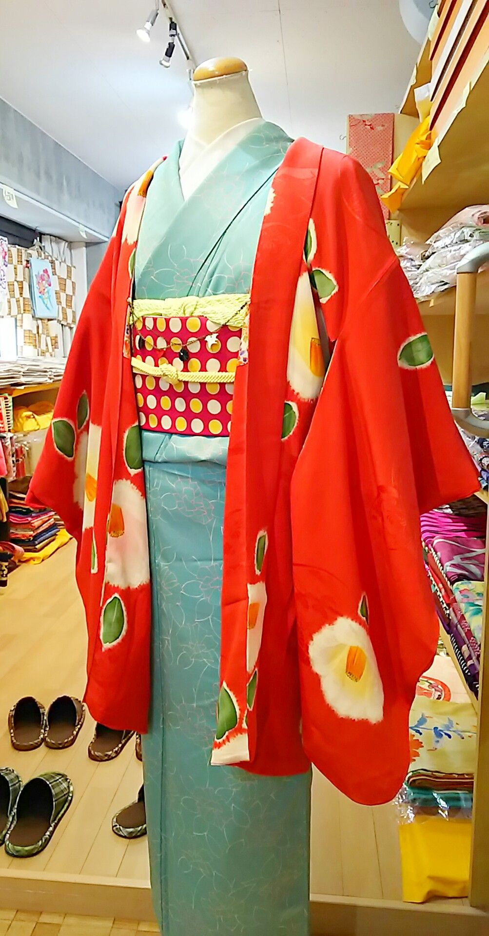74%OFF!】 アンティーク着物 椿 白 asakusa.sub.jp