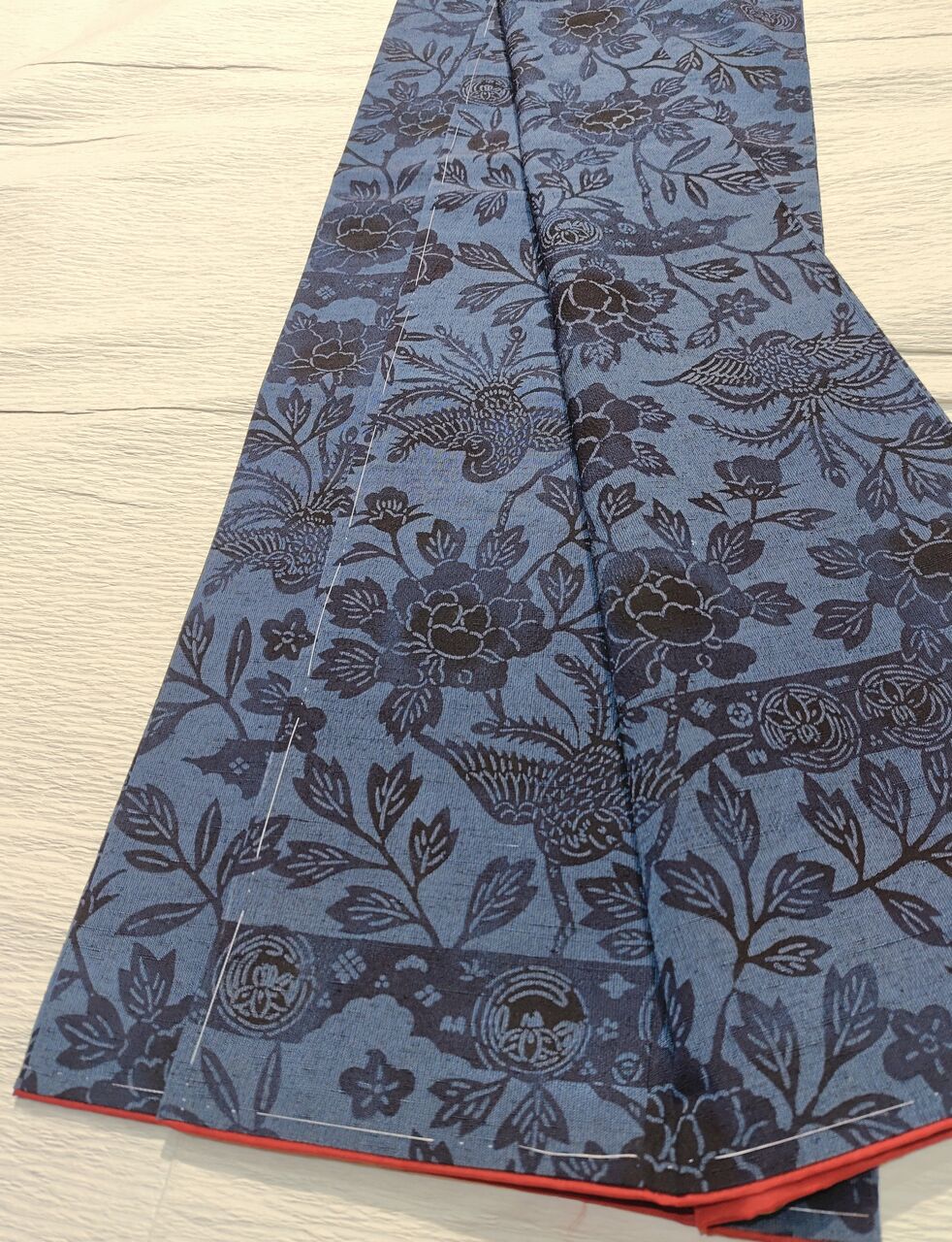 本場琉球藍型の小紋 牡丹に鳳凰〜花織 みんさーの半幅帯〜 : ぶどうの