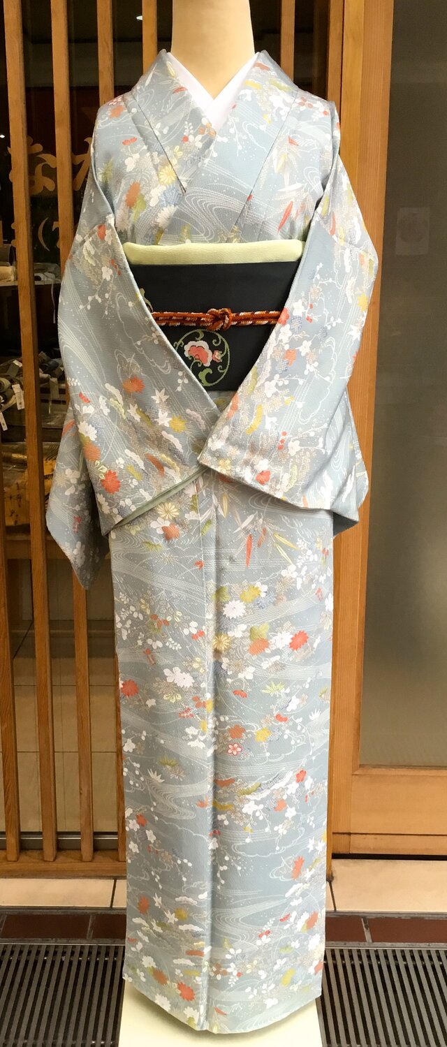 格調高い茶屋辻柄の小紋 ばちえり ちりめん地 空しい