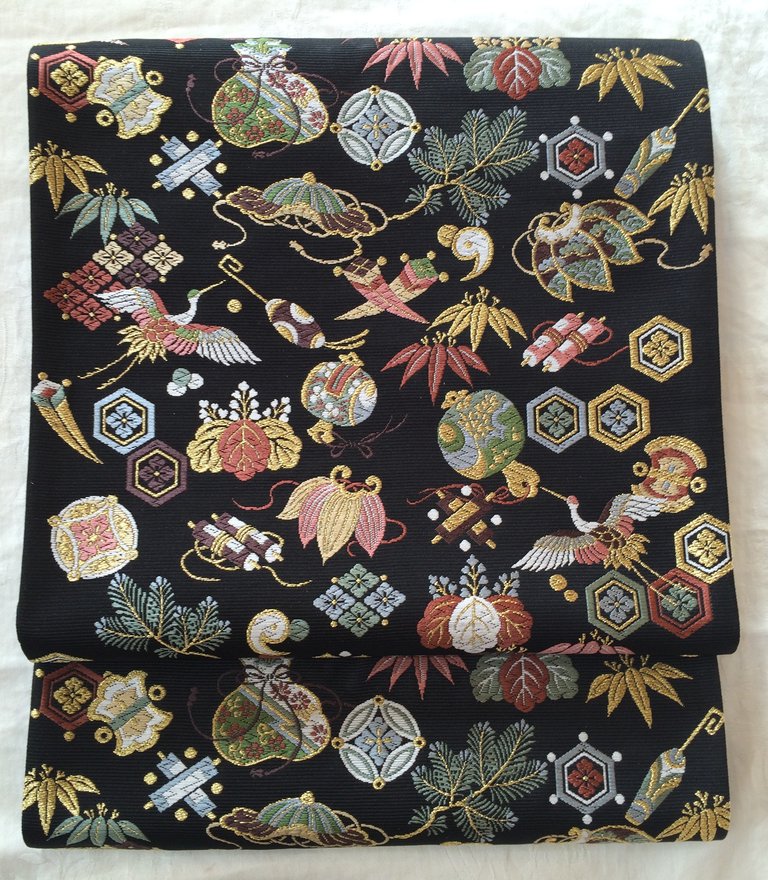 黒地招福宝尽くし袋帯地 : きもの な か む ら