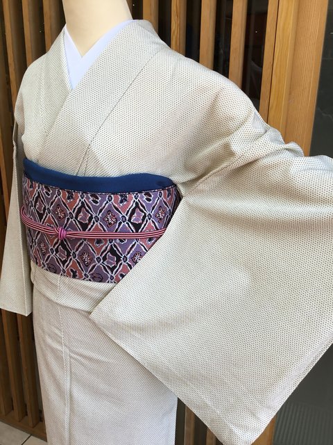 白地十字絣文単衣塩沢紬と紫地菱文半幅帯 : きもの な か む ら