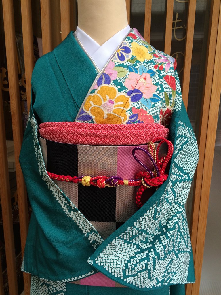 刺繍　銀彩　桜花模様　花紋　花輪　振袖　着物　104a p 刺繍 銀彩 桜花模様 花紋 花輪 振袖 着物 104a p