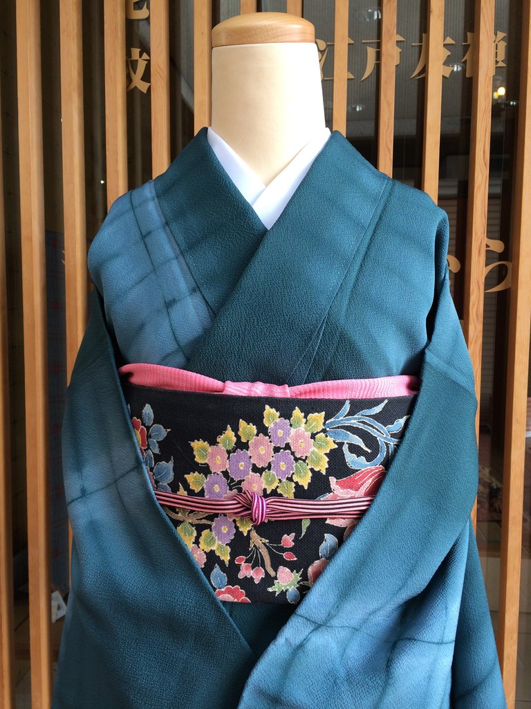 板締め絞り文小紋着物と紅型花鳥文昼夜木綿八寸帯 : きもの な