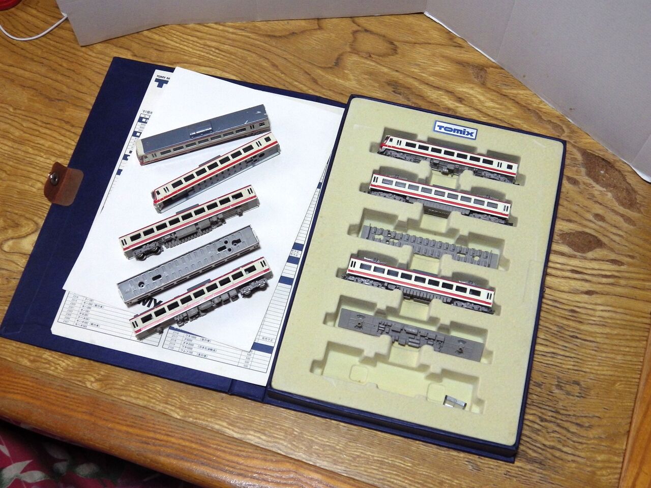 TOMIX 西武鉄道 レッドアロー5000系 5両編成 電源装置 線路 Nゲージ TOMIX 西武鉄道 レッドアロー5000系 5両編成 電源装置 線路 Nゲージ