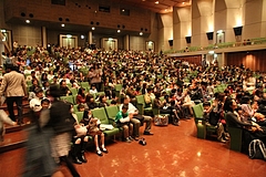 会場