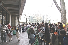 第4回せたがや子ども映画祭 会場外の行列2