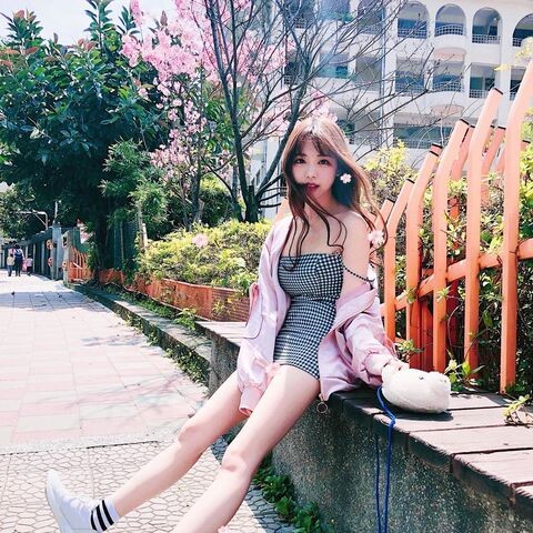 42D1A60B-D9AA-4BA1-BE8F-3A536E08630A