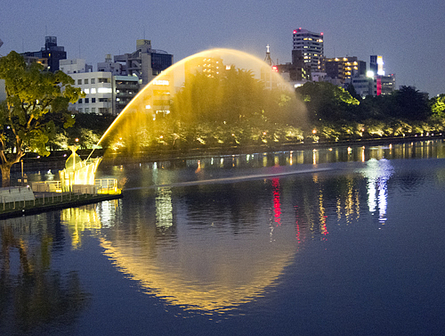 夜の放水 夜の放水