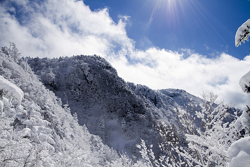 201202_山上ヶ岳_大峰山寺を望む 201202_山上ヶ岳_大峰山寺を望む