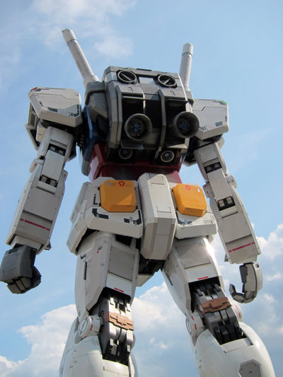 お台場_ガンダム_後ろから