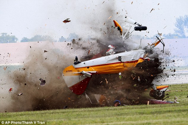 article-2346825-1A75A181000005DC-294_634x421