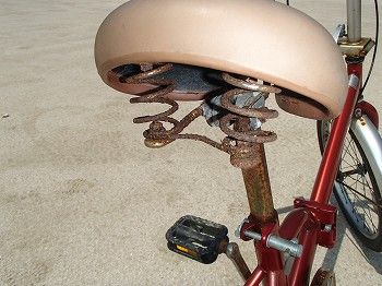 赤折り畳みサドル