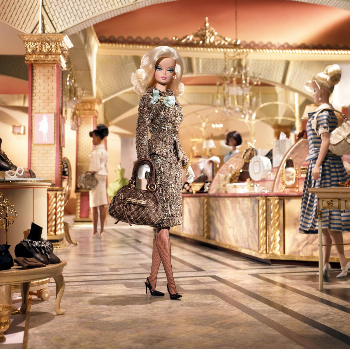 なんなんだこのファミリーは ウクライナの リアルバービー人形 の家族も人形すぎてヤバイと話題に キニカメ