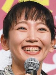 吉岡里帆“どんぎつね卒業”は女優人生の追い風に 「脱あざとい」で女性支持を獲得