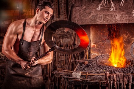 s-blacksmith-g9892c93a8_640