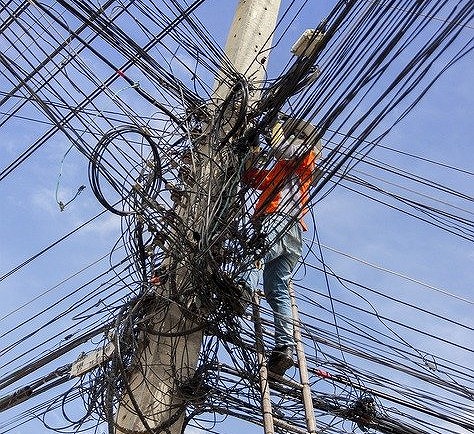 electrical-cable-mess-g26e3ab0c7_640
