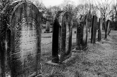 tombstones-g514bb24a3_640