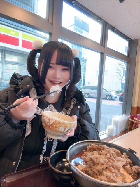 HKGYbIHaAAEljEO