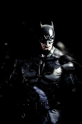 研究者「せやっ！バットマンと妊婦を同じ電車に乗せて他人の反応みたろ！」