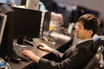 LIG_h_officezangyousurudansei_TP