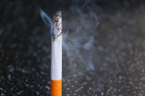 cigarette-7033033_1280-s