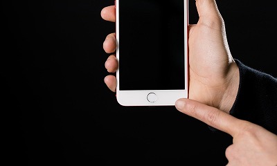 iPhoneredPAKU8856_TP_V
