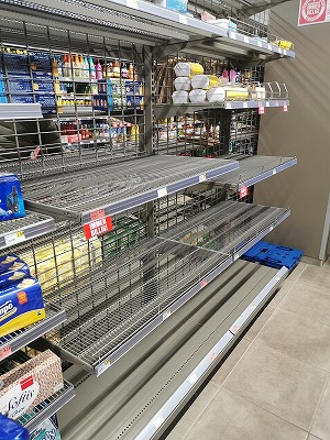 shelves-4937122_1280