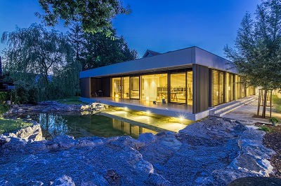 photo-1571168538867-ad36fe110cc4