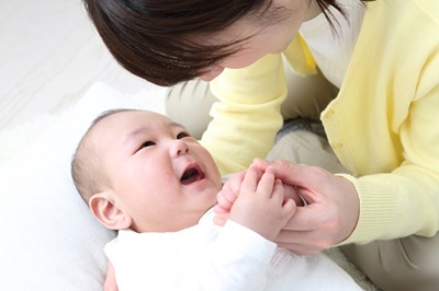 Laughing-baby-and-mom