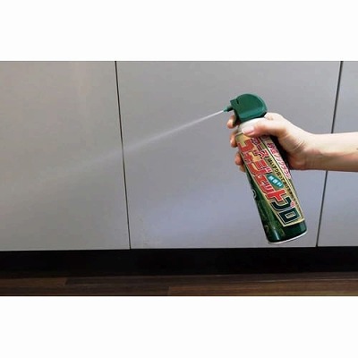 【G注意】ワイ、ゴキブリにゴキジェットを噴射するも冷蔵庫の下に逃げ込まれブチ切れ💢💢💢💢💢💢