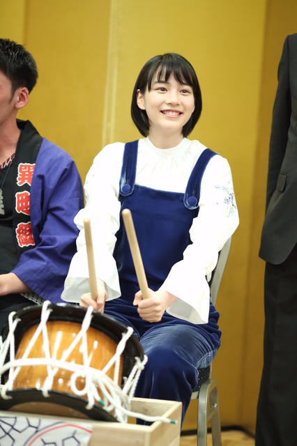 C2ICUy8UkAA-JrG