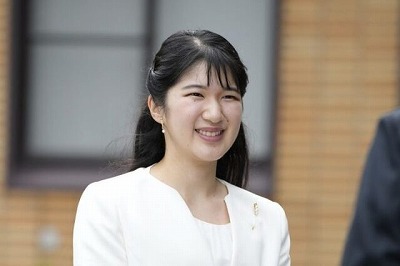 【画像】愛子さま、地下アイドルのライブに通う姿が目撃されるｗｗｗ