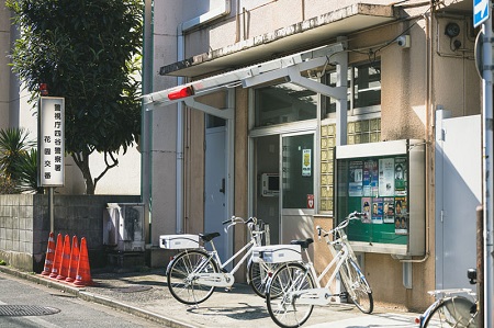 巡査部長(35)と婦警(27)が交番でW不倫警官制服どすけべセ●クス