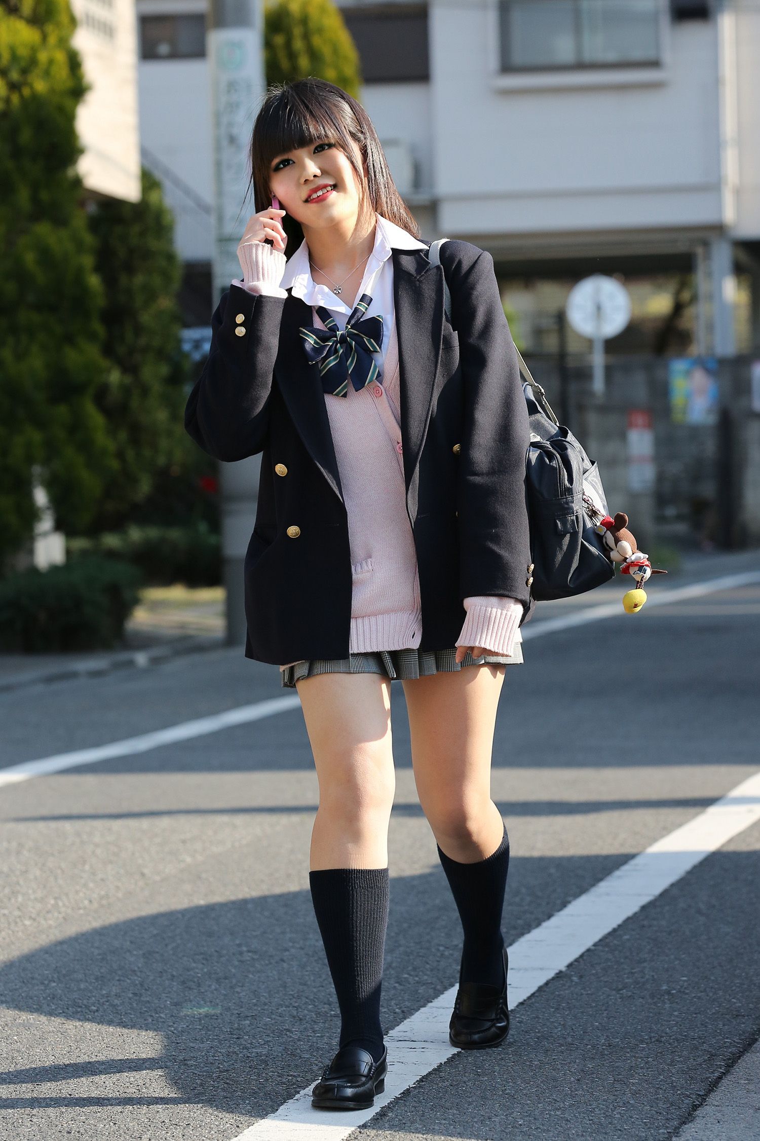 toto9街撮り掲示板 魅惑の生足に参ってしまう~ いまだにJKの呪縛から逃れられないあなたへ : 女子のふともも見学会