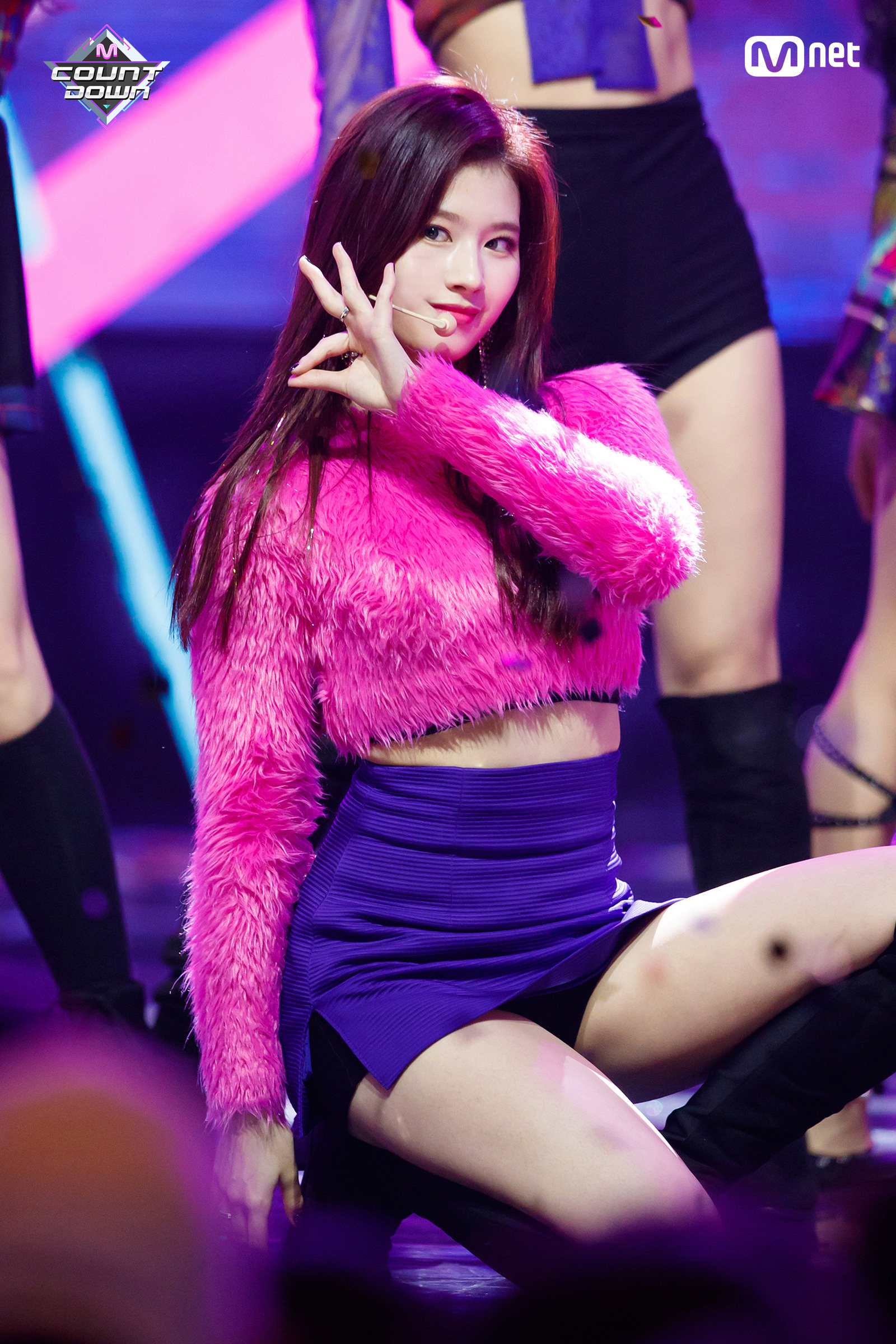 TWICEサナちゃんのふともも画像 ちょっぴり罪悪感を感じてしまうエロさ : 女子のふともも見学会