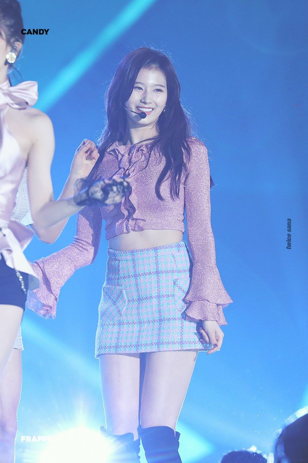 ムチムチすぎて困ってしまう 人気アイドルtwiceサナちゃんのふとももはべらぼーにセクシー 女子のふともも見学会