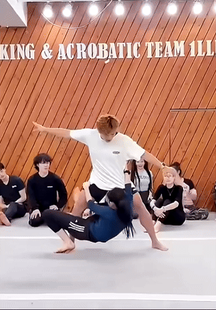 ezgif-683637a2d52a8d