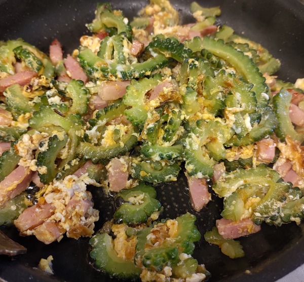 夏が終わってしまうのでゴーヤを食べました