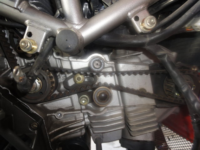 DUCATI ST2 タイミングベルトのベアリング交換（遊動側） : 鉄クズ達の