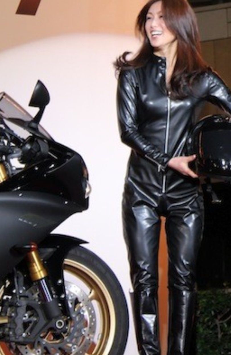 ライダー スーツ 女性