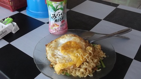 バリ島インスタント麺で作るミーゴレン