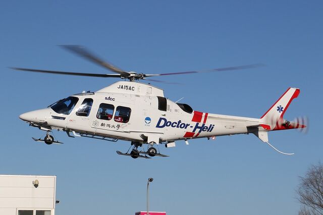 新潟医大のドクヘリ 晴れの空blog