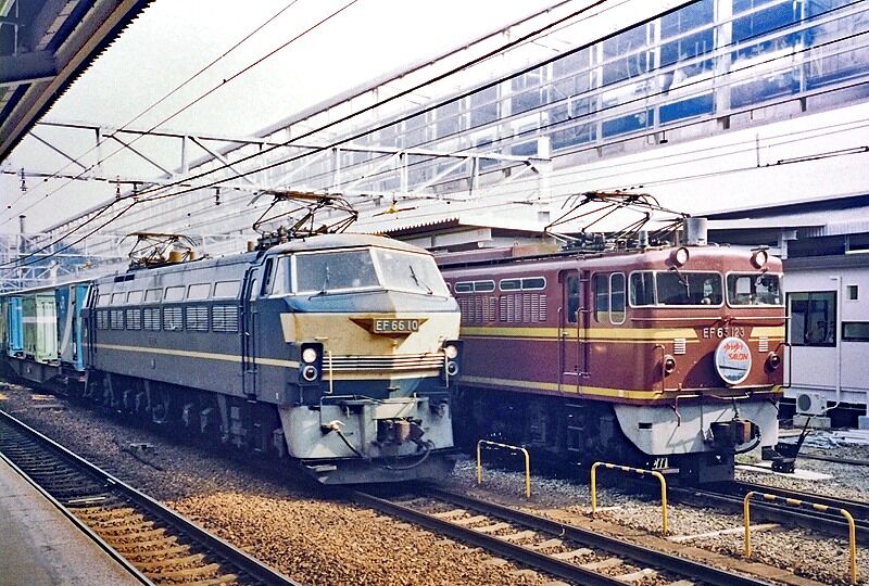 EF65－123 旧塗装 ゆうゆうサロン専用機 : とり鉄ときどきN