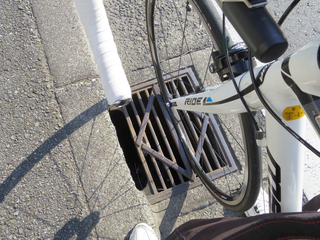 路面の溝にロードバイクのタイヤ挟まりけが 岡山市に賠償命令 まとめ遅報 路面の溝にロードバイクのタイヤ挟まりけが 岡山市に賠償命令 まとめ遅報